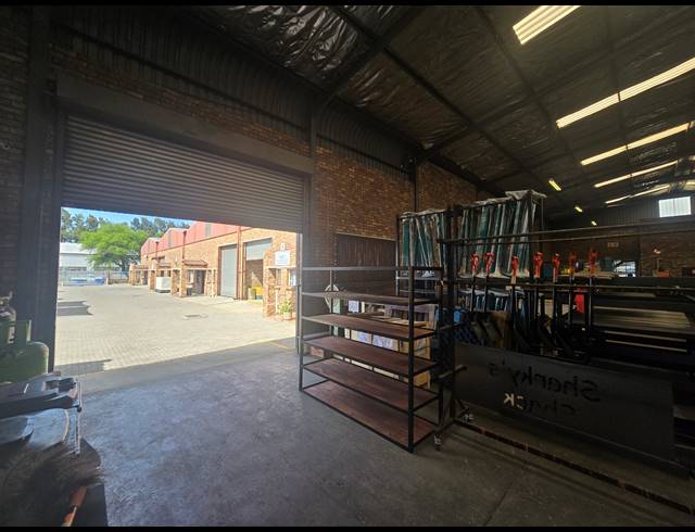 550M² WAREHOUSE TO LET IN ANDERBOLT